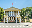 В Санкт-Петербурге отреставрируют главный корпус Смольного института